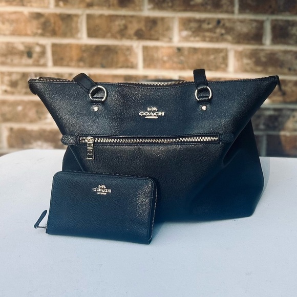 Coach Gallery Tote Bag in Black Saffiano Crossgrain Leather With Matching Wallet - Picture 1 of 15